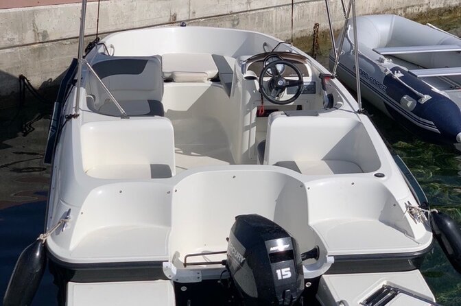 Bluemarine.me license free Bayliner Element E5 rental - The Experience of Driving the Bayliner E5 Without a License