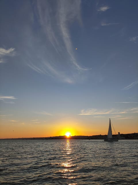 Bluemotion Lisbon: Private Sunset sailing tour Tagus River - Key Points