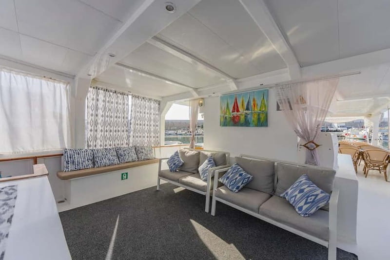 Boat day trip with drinks and lunch - Practical Details: Meeting Point and Group Size