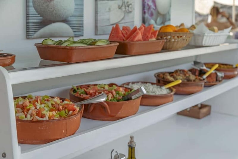 Boat day trip with drinks and lunch - The Experience of the Guides and Crew