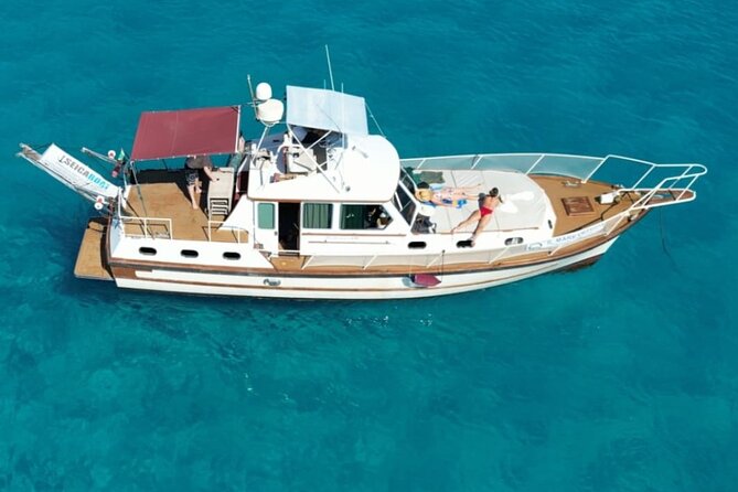 Boat excursion from Palermo with aperitif and wine - Enjoying a Sicilian Aperitif with Wine and Local Delights