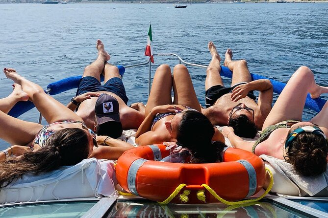 Boat excursions in the Bay of Taormina and Gardens on a private basis - Logistics: Meeting Point and Group Size
