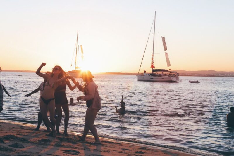 Boat in Algarve - Luxury Catamaran - Portimão - Beach and Rock Formations at Praia da Marinha and Carvoeiro