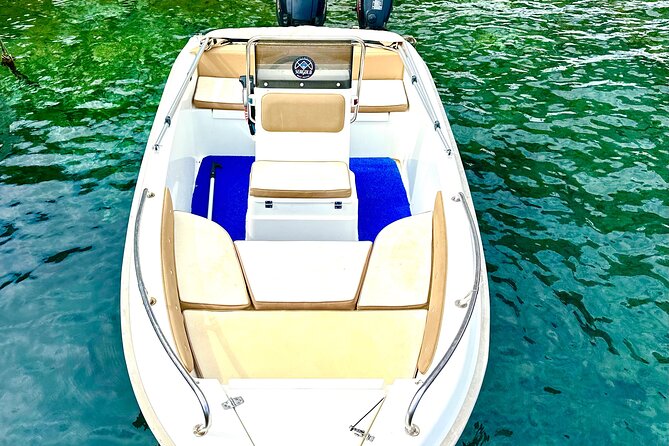 Boat Rental in Santorini - Key Points