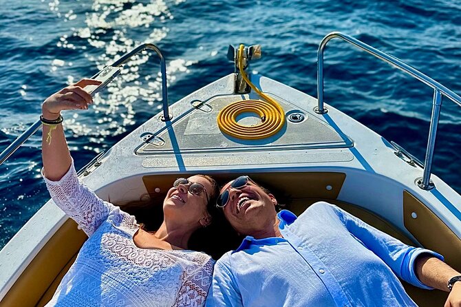 Boat Rental in Santorini - The Perfect Balance of Relaxation and Adventure