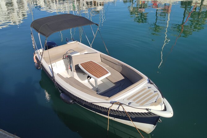 Boat Rental Without License in Benalmádena - Practical considerations for your boat day