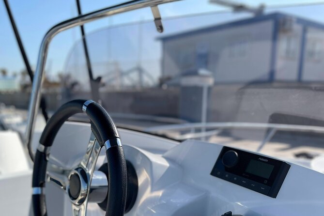 Boat Rental Without License in La Marina de Valencia - Key Points