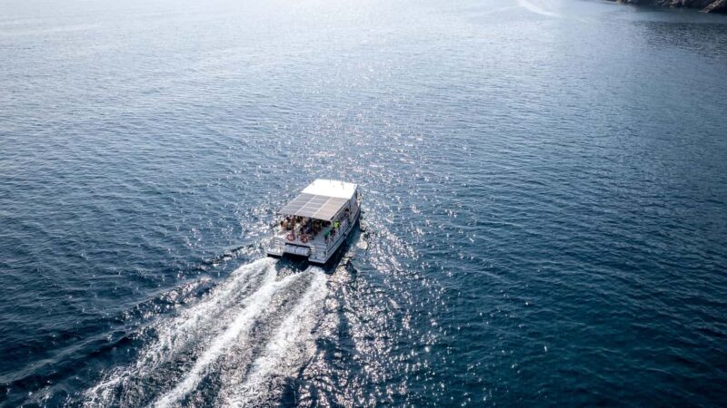 Boat ride to Cova Tallada with optional swim stop - The Provider: MUNDO MARINO