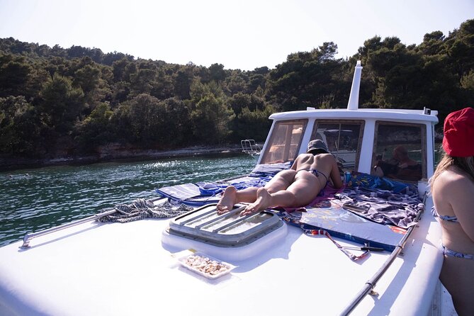 Boat rides through Zadar Archipelago - The Guide’s Role and Guest Experiences
