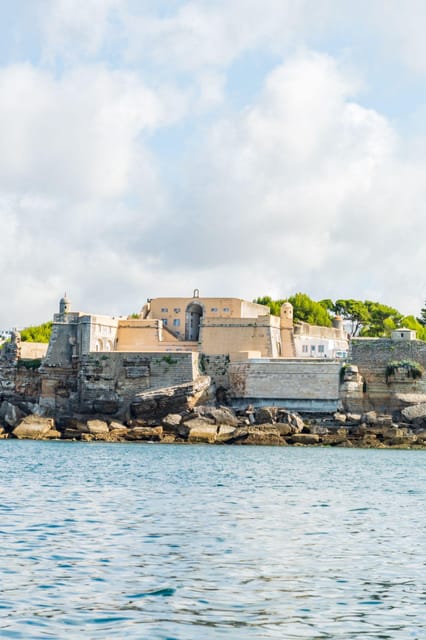Boat tour: charming Cascais Coast to Lisbon lighthouse - Key Points