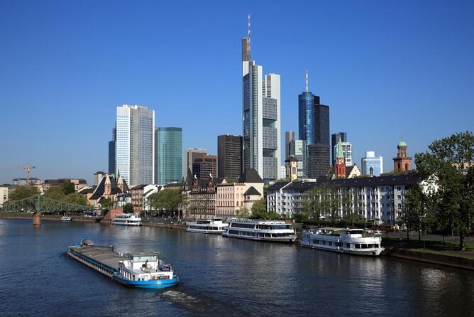 Boat Tour in Frankfurt for up to 12 Guests - Starting Point at Schaumainkai 90 and the Boarding Process