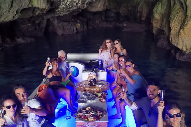 Boat tour of Ortigia, sea caves, Pillirina and snorkeling - The Ortigia Perimeter Cruise