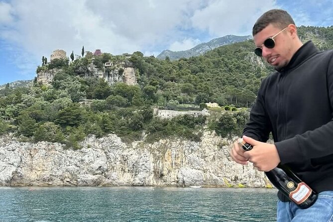 Boat tour of the Amalfi Coast with Aperitif - Group Size and Atmosphere