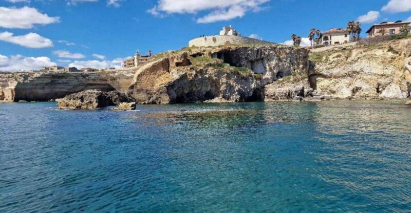 Boat tour of the island of Ortigia and the sea caves - Exploring the Sea Caves and Marine Formations