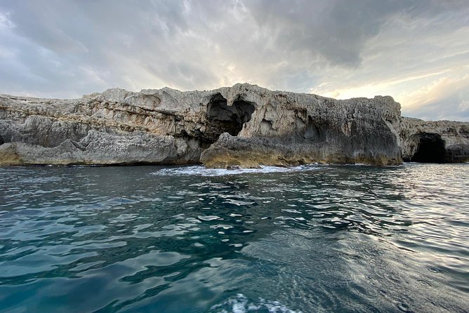 Boat tour Ortigia, sea caves and Pillirina 2h - Scenic Passage Through Marina del Plemmirio and Southern Coasts