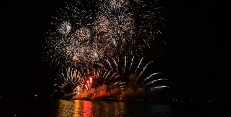 Boat Tour: Sailing into 2026 NYE in Lisbon 3H w/Champagne - A Unique New Year’s Celebration on Lisbon’s Waters