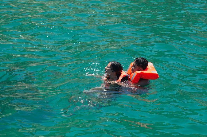 Boat Tour Snorkeling Tour with Guide, Drinks and Fruit - Who Will Appreciate This Cabo Tour Most