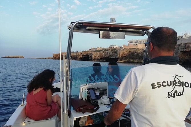 Boat trip to the Polignano a Mare caves - Flexibility and Group Size for a Personal Experience