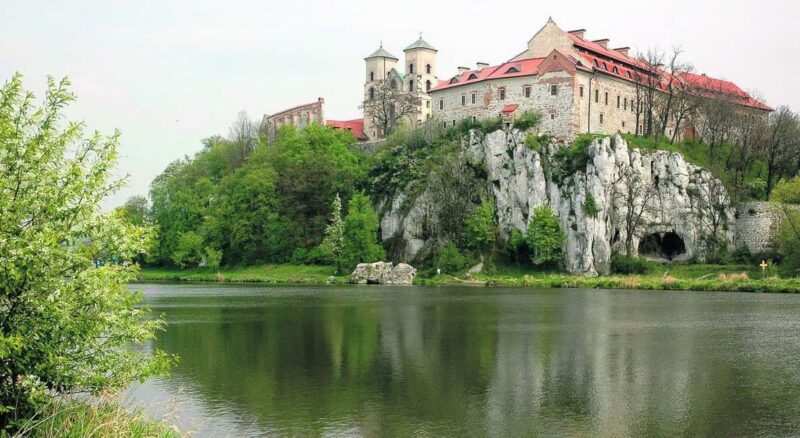 Boat trip to Tyniec: Benedictine abbey and gourmet break - Scenic Return Cruise at Sunset