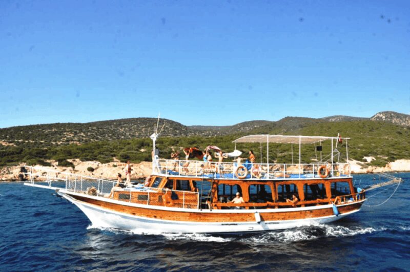Bodrum Boat Tour with Lunch: Beaches and Islands - Lunch on Board: Simple and Satisfying