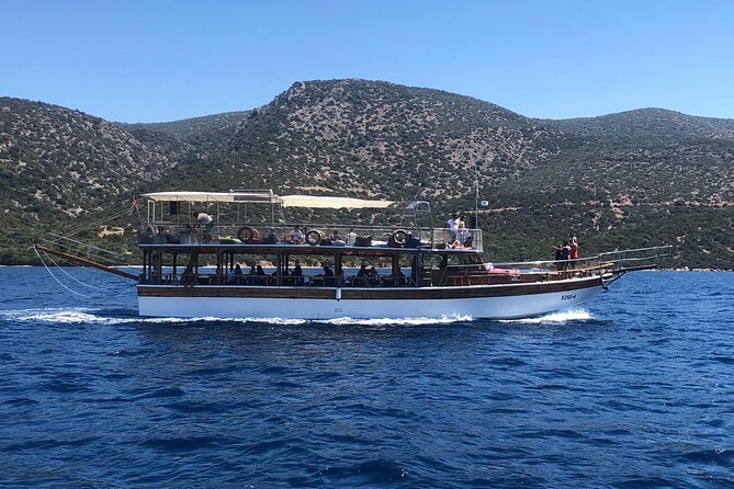 Bodrum Boat Trip With Lunch 11:00 to 17:00 - Exploring Black Island and Meteor Hole