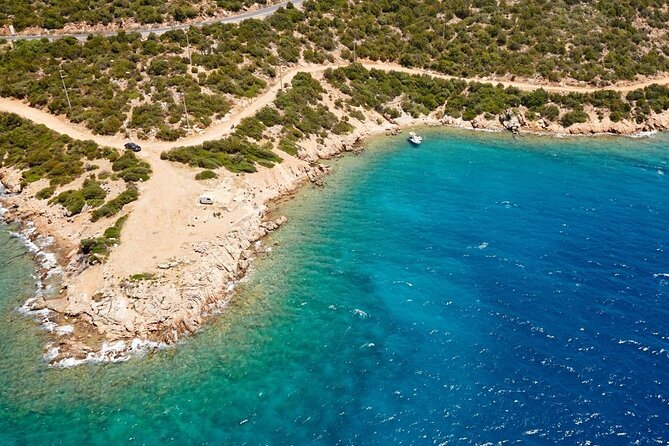 Bodrum Boat Trip With Lunch 11:00 to 17:00 - Lunch and Refreshments on Board