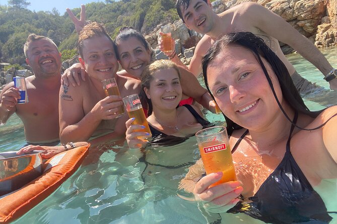 Bodrum Daily Boat Trip / Orak or Black Island - Group Size, Crew, and Atmosphere