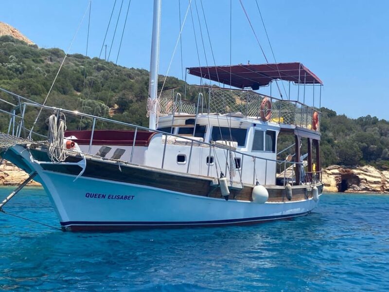 Bodrum: Peninsula Private Boat Tour with Lunch - Sunbathing and Relaxing with Onboard Comforts