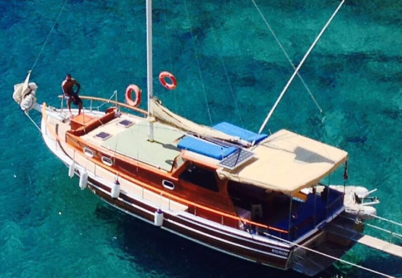 Bodrum: Peninsula Private Boat Tour with Lunch - The Crew and Multilingual Service