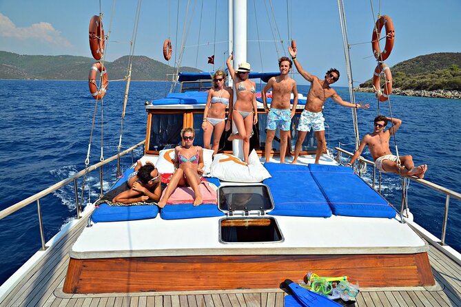 Bodrum Private Gulet Cruise with a Mediterranean Lunch - All-Inclusive Mediterranean Lunch and Refreshments