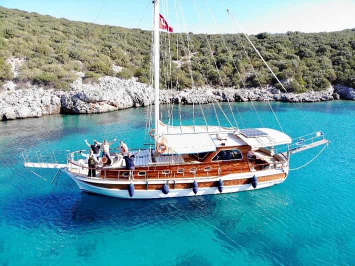 Bodrum: Private Gulet Tour with Lunch - Exploring Bodrum’s Bay Stops: From Black Island to Poyraz Bay