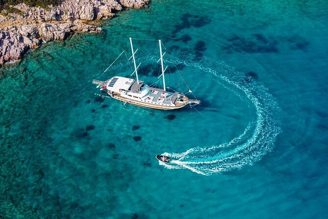 Bodrum Vip Private Gulet Tour - Dining on the Water: Freshly Prepared Meals and Beverages