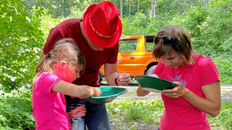 Bohemian Uplands: Garnet panning, Farm & Local Lunch&Beer - Logistics and Comfort