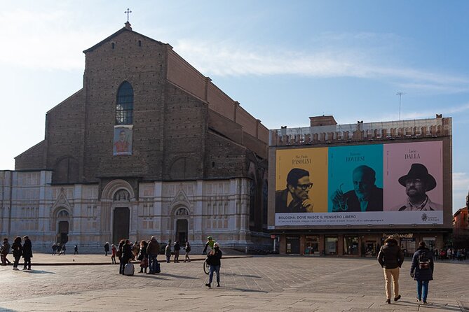 Bologna: A Self-Guided Audio Tour from Porta Galliera to Le Tre Frecce - Whispering Gallery Under Torre dellArengo