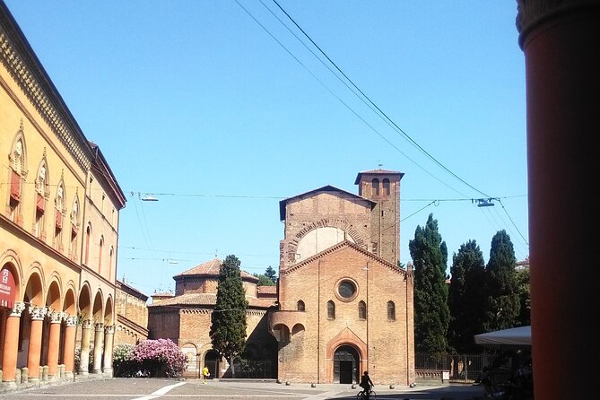 Bologna : a walk into history - The Starting Point at Via dellIndipendenza