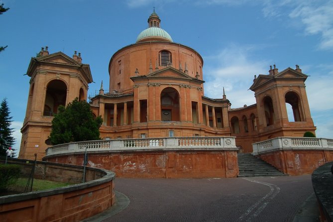 Bologna Airport Transfers : Bologna City to Bologna Airport BLQ in Luxury Van - Vehicle Features and Safety Measures