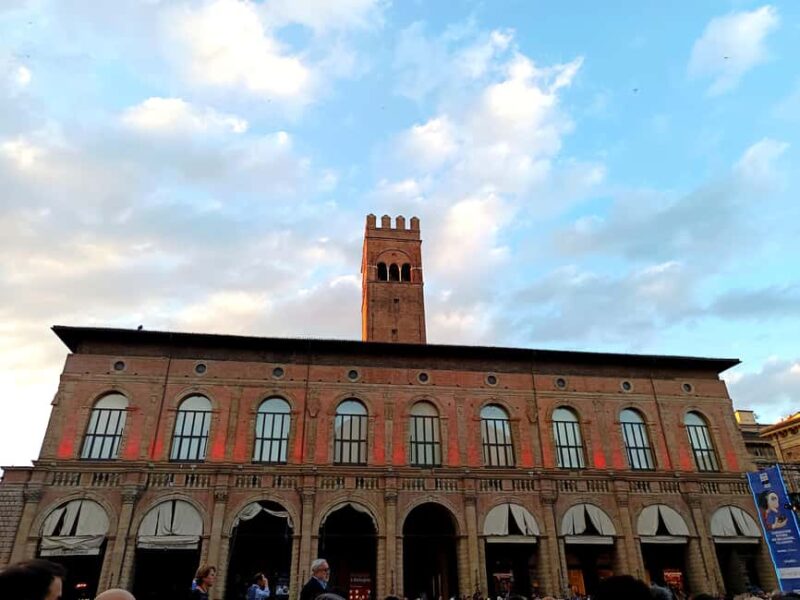 Bologna by night: food, wine and gelato with a local - What Makes the Tour a Great Introduction to Bolognas Nightlife