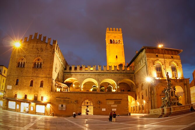 Bologna City Highlights Private Guided Tour at Night - Key Points