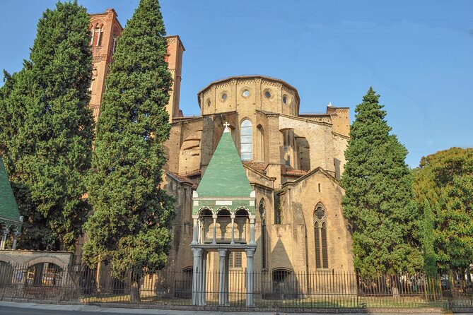Bologna: City Walk with Audio Guide in 7 Languages on your Phone - Discover Bologna’s Piazza Maggiore and Its Iconic Sights