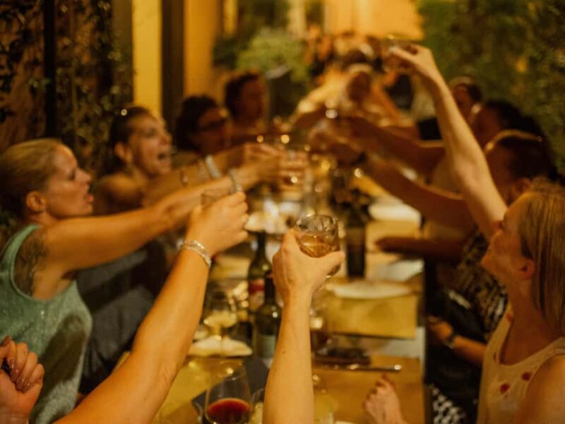 Bologna: Dinner, Wine & Tastings Walking Tour - Practical Details: Meeting Point, Group Size, and Accessibility