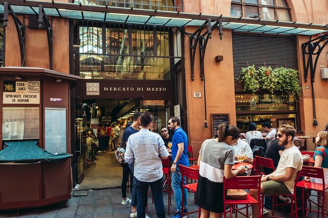 Bologna: Full meal Food Tour with Local Delights by Do Eat Better - Logistics and Meeting Details
