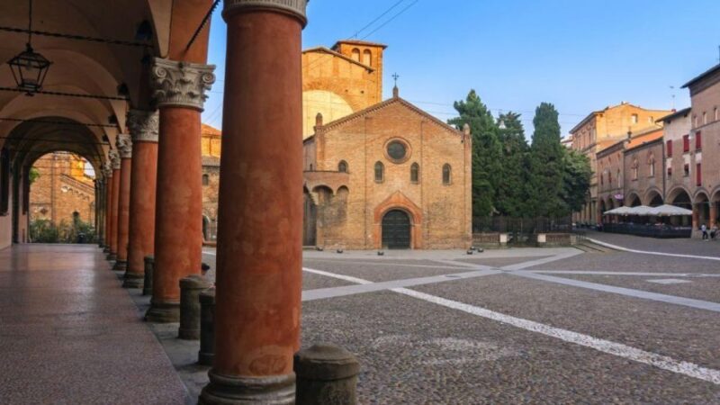 Bologna Guided Bike Tour - Starting Point at Piazza Maggiore and Key Sights