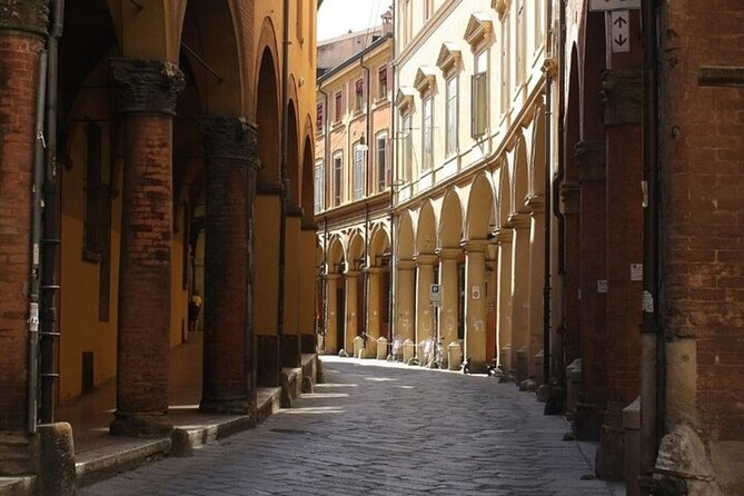Bologna Highlights Private Walking Tour With A Guide - Admiring the Fontana del Nettuno