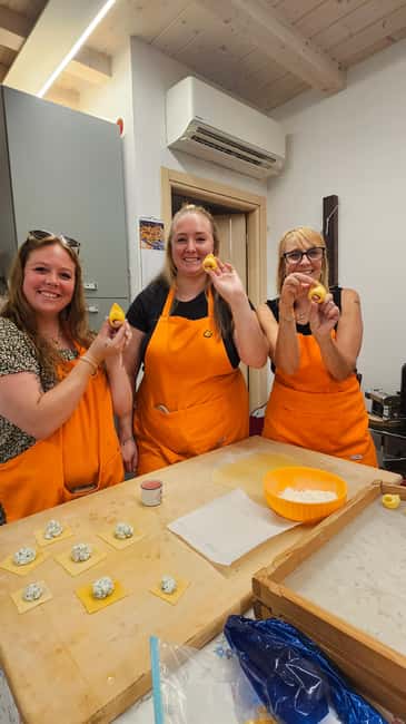 Bologna: Pasta Cooking Class, Ragu & Wine with Local Host - Why This Tour Stands Out from Others