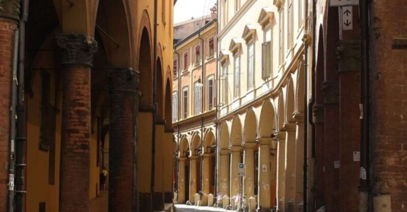Bologna: Private custom tour with a local guide - Starting Points and Meeting Arrangements in Bologna