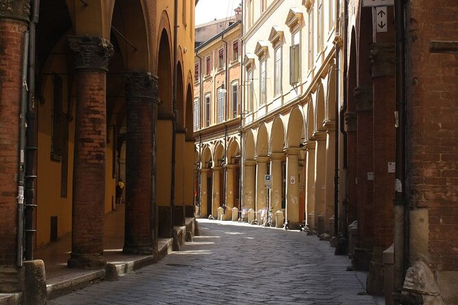 Bologna : Private Custom Walking Tour With A Guide (Private Tour) - Meeting Point and Customization Options in Bologna