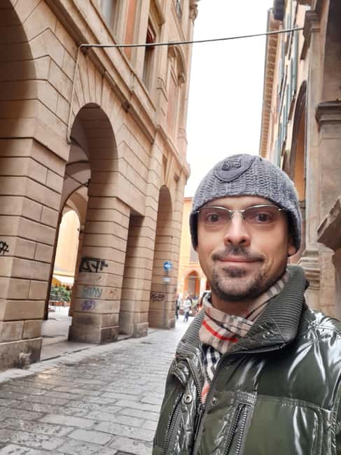 Bologna: Private Walking Tour with a Local - Key Points