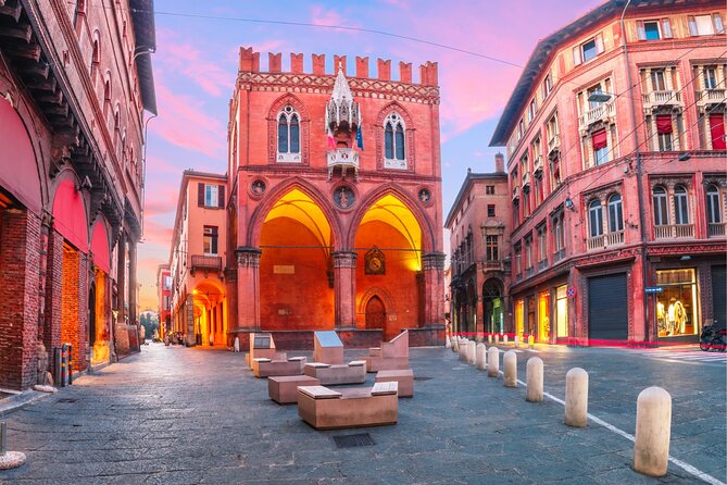 Bologna Scavenger Hunt and Highlights Self-Guided Tour - Walks and Distances: 2.4 km with 33 Minutes of Walking