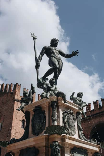 Bologna: small group guided tour - Visiting the Archiginnasio of Bologna