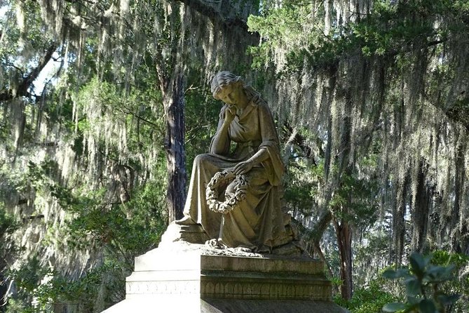Bonaventure Cemetery Walking Tour with Transportation - Exploring Bonaventure Cemetery on Foot